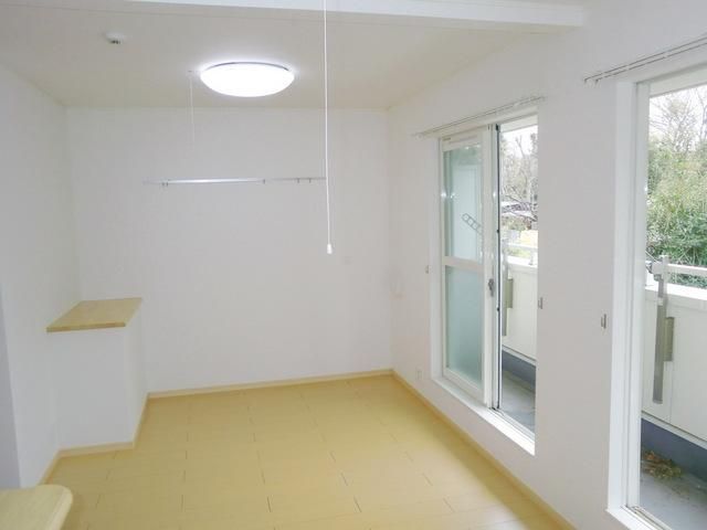 その他部屋・スペース　★窓面も大きく明るいリビングスペースです★