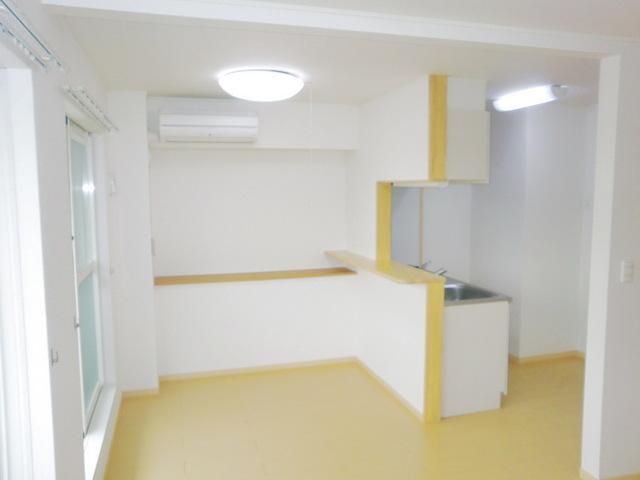 居室・リビング　★カウンターキッチンのあるリビングです★