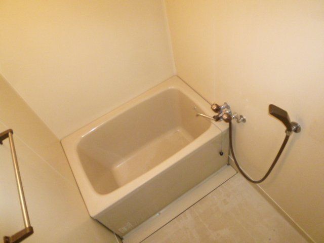 バス・シャワールーム　広めの浴室です。