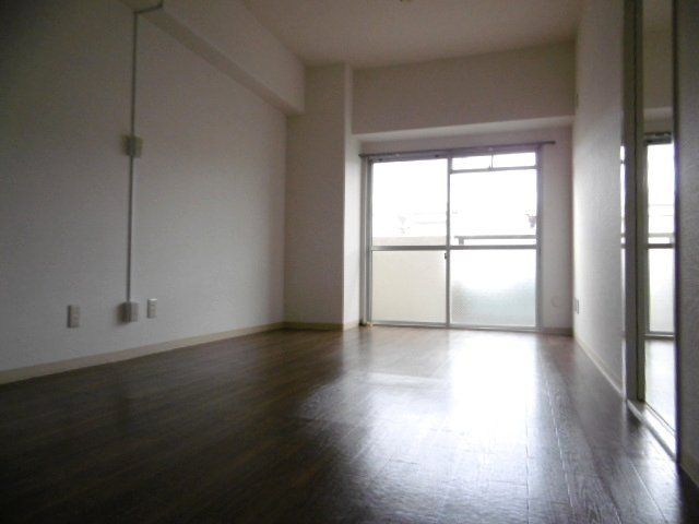 その他　明るいリビングです。