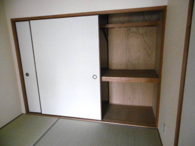 収納　和室の大きな押入です。