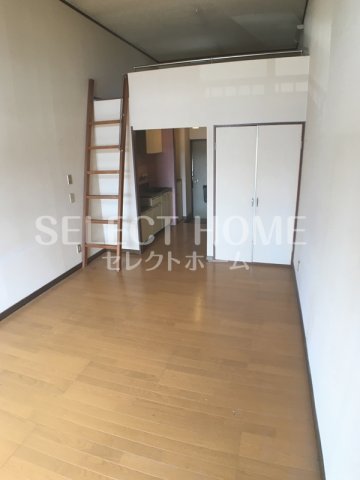 居室・リビング　同型タイプゆったりとした居間です