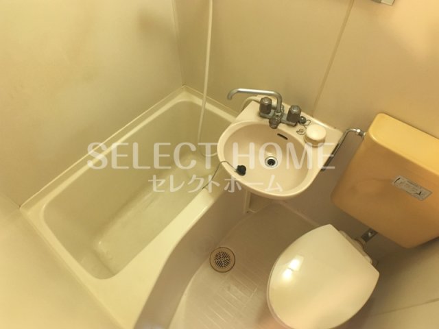 バス・シャワールーム　同型タイプコンパクトで使いやすいお風呂です