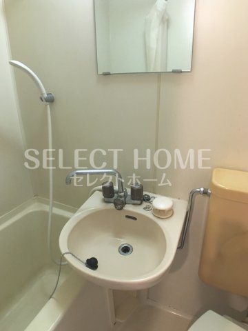 洗面設備　同型タイプゆったりとスペースのある洗面所