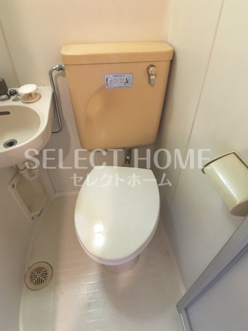 トイレ　同型タイプゆったりとした空間のトイレです