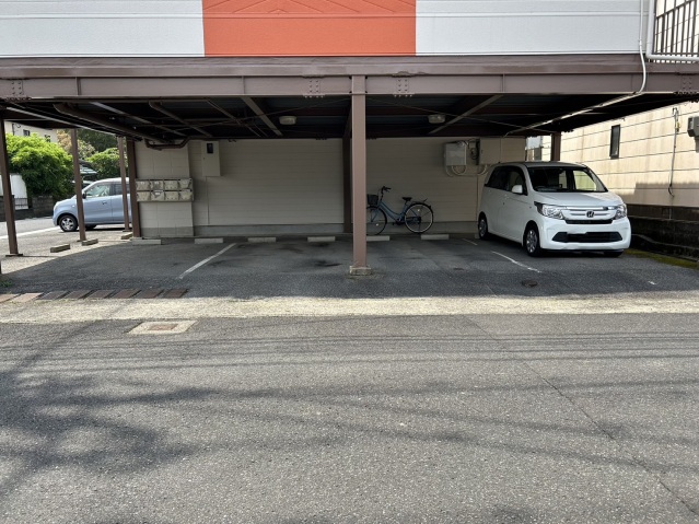 駐車場　☆屋根付き駐車場☆