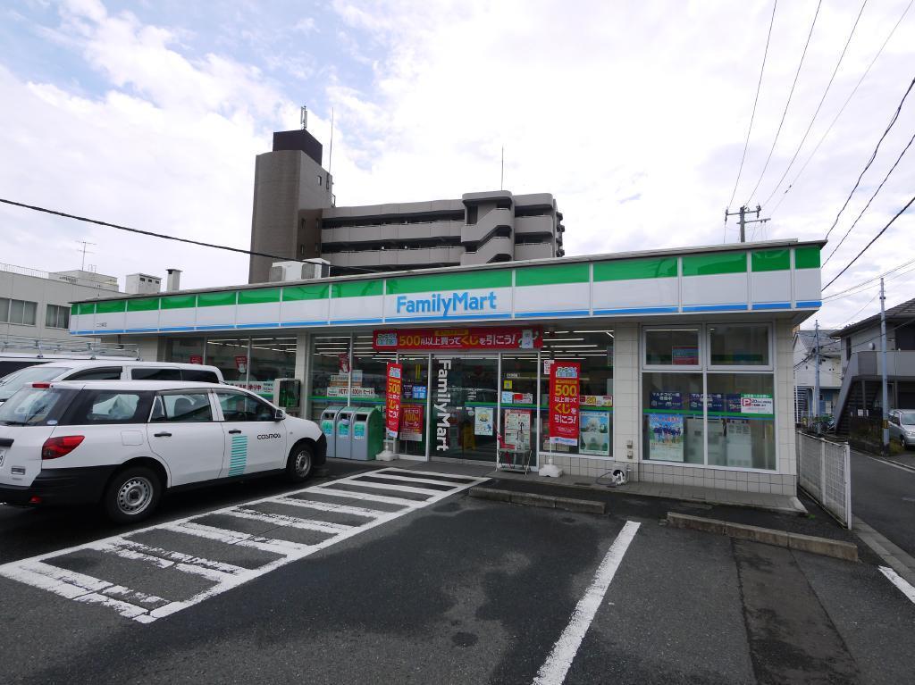 コンビニ　ファミリーマート二の森店（コンビニ）まで196m