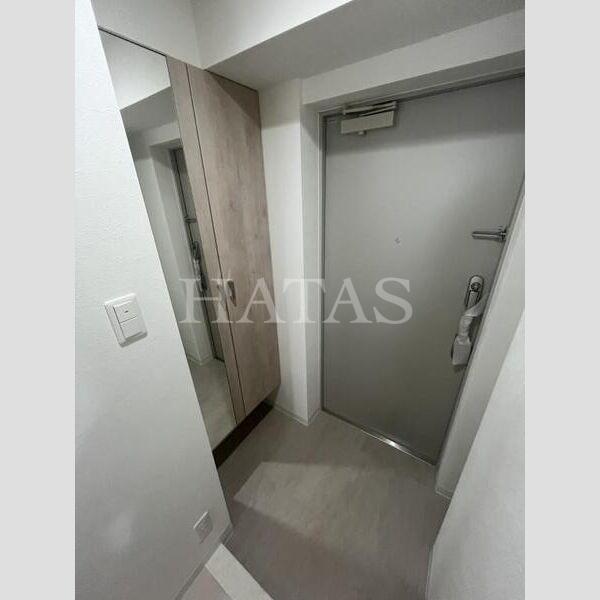 玄関　同物件別部屋です