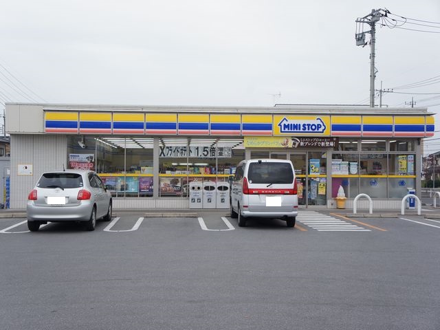 コンビニ　ミニストップ鹿沼万町店（コンビニ）まで298m