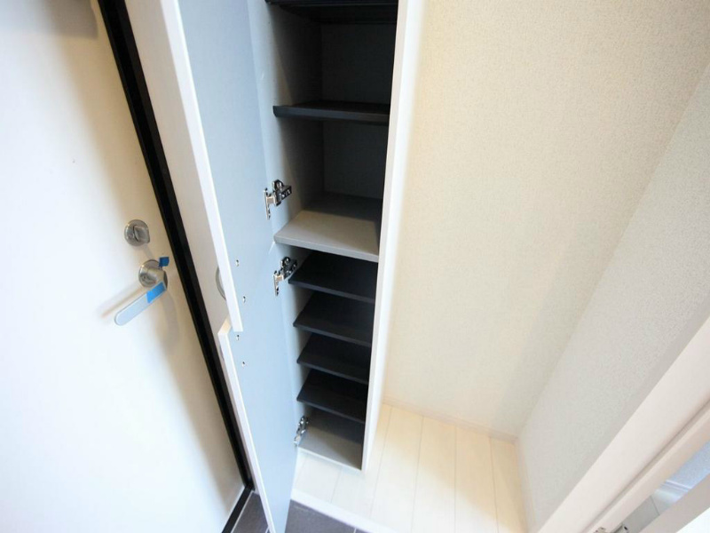 玄関　玄関　シューズボックス付（収納充実してます）