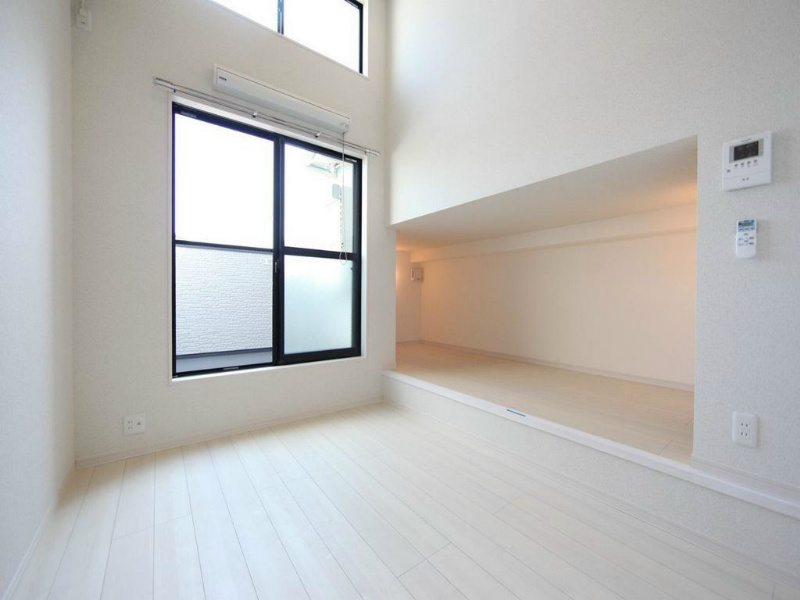 バルコニー　洋室4.8帖　床下ロフト5.4帖（収納でも部屋でも使えます）