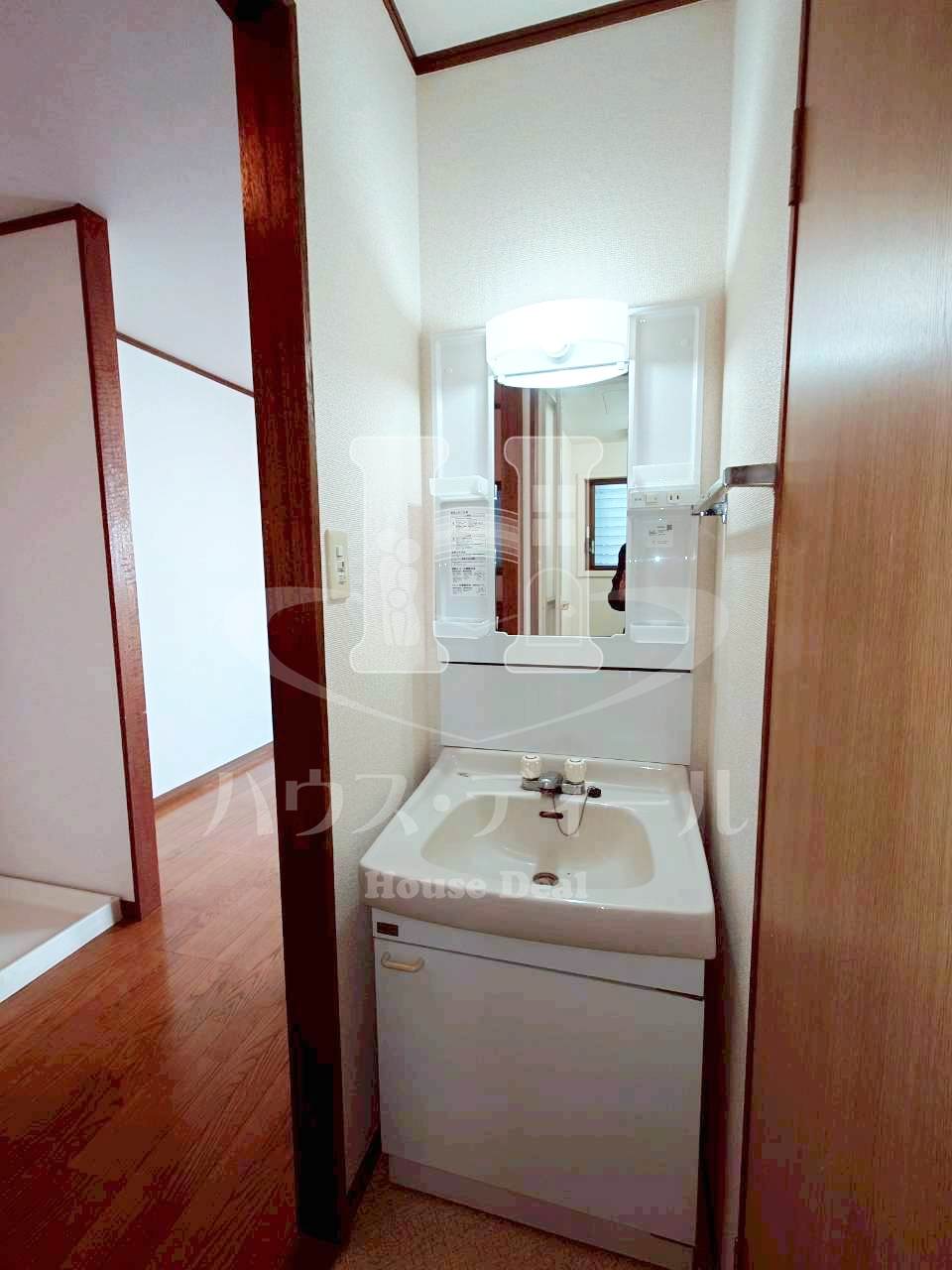 洗面設備　独立洗面台です