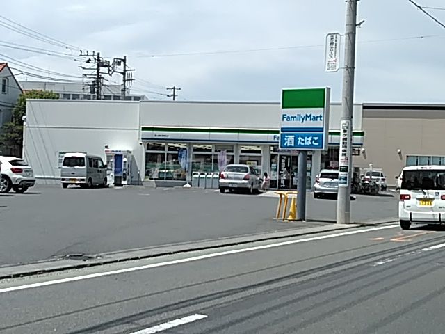 コンビニ　ファミリーマート茅ケ崎東海岸北店（コンビニ）まで635m