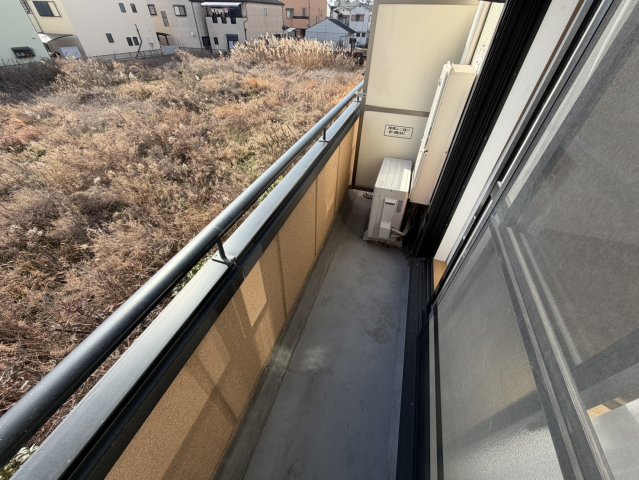 バルコニー　開放的で明るい空間を演出してくれるバルコニーです