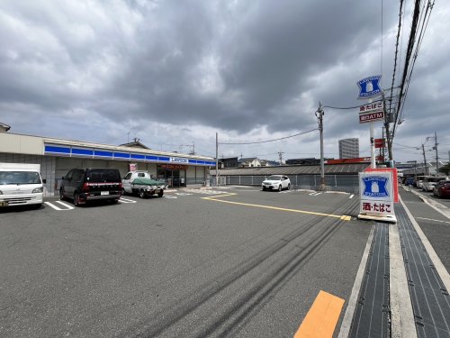 コンビニ　ローソン 東大阪若江本町店（コンビニ）まで255m