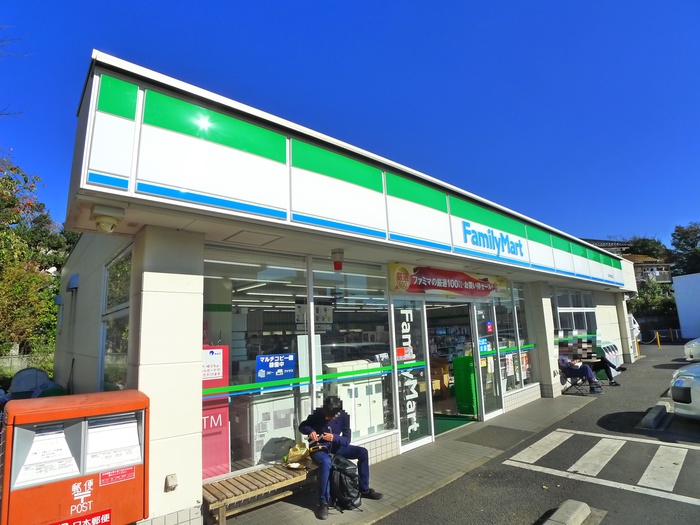 コンビニ　ファミリーマート（コンビニ）まで467m