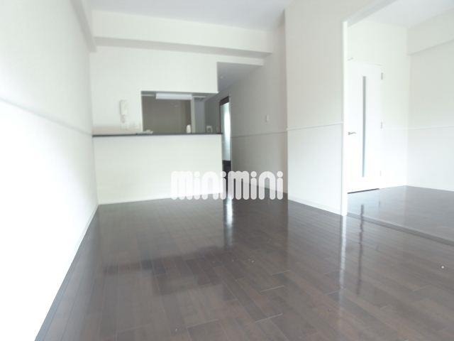 居室・リビング　落ち着いた床色が人気です