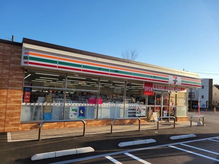 コンビニ　セブンイレブン飯能中居店（コンビニ）まで370m