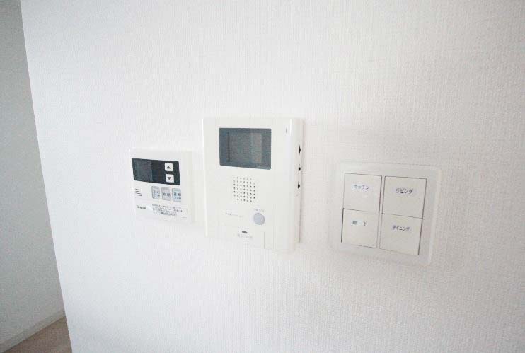 セキュリティ　★モニター付きインターホンで来客時も安心★