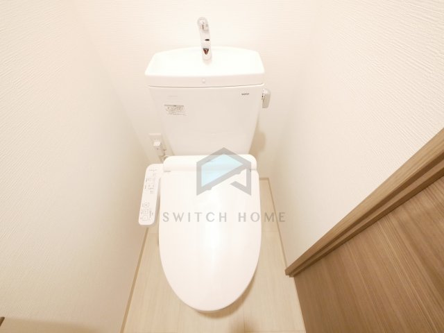 トイレ　落ち着いた色調のトイレです