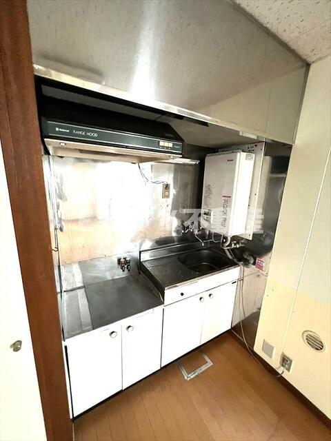 キッチン　コンパクトなキッチンで掃除もラクラク