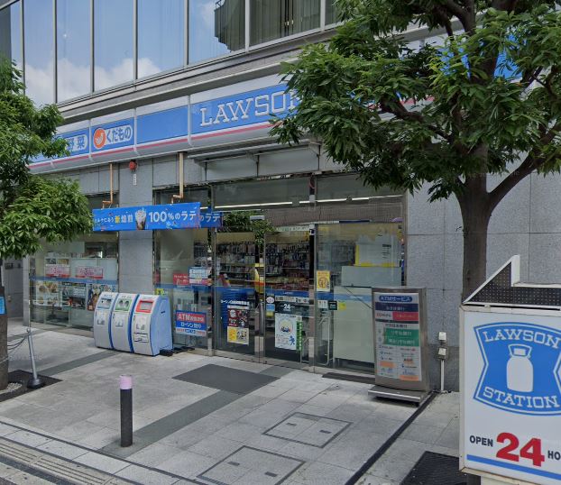 コンビニ　ローソン 白金高輪駅前店（コンビニ）まで243m