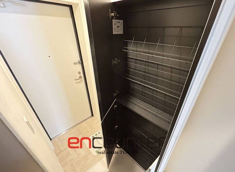 玄関　※同マンション別室参考写真