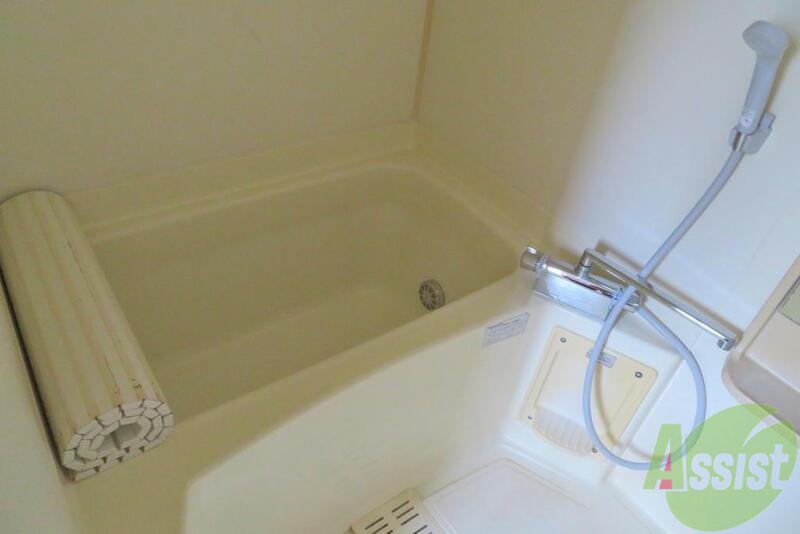 バス・シャワールーム　お風呂の浴槽も広くのんびり入ってられそう。