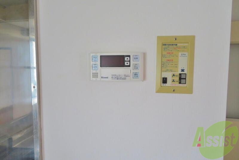 トイレ　お風呂には追炊きも付いてますし調整も楽チンです。