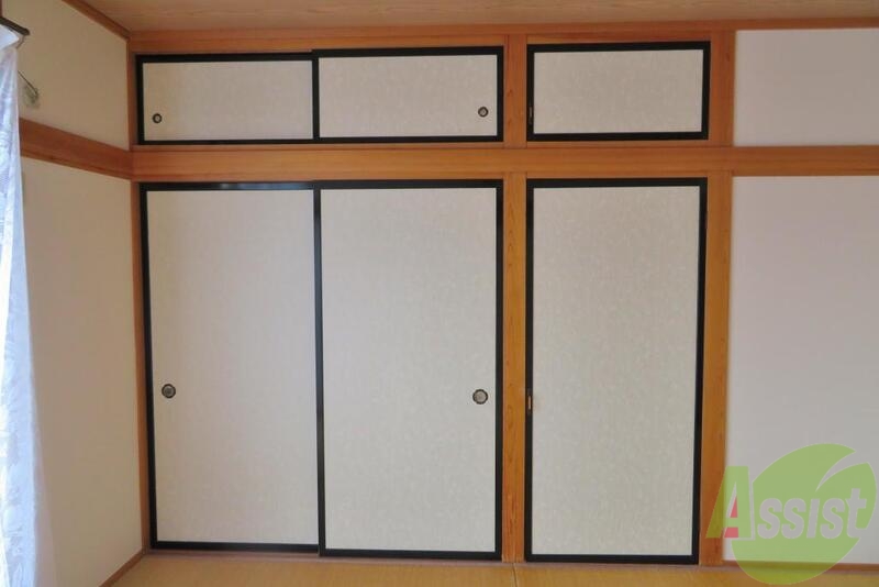 玄関　和室に付いてる収納は大きくていいですよねー。