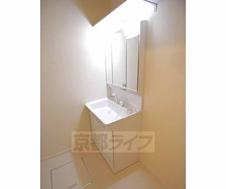 洗面設備　人気の独立洗面です。