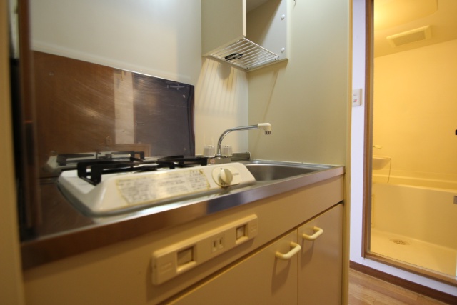 キッチン　※別号室の参考写真のため、現状優先です。