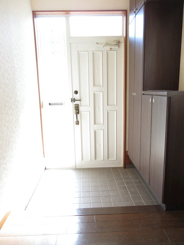 玄関　収納豊富な玄関スペース