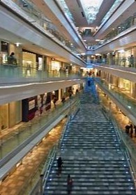 ショッピングセンター　表参道ヒルズ（ショッピングセンター）まで182m