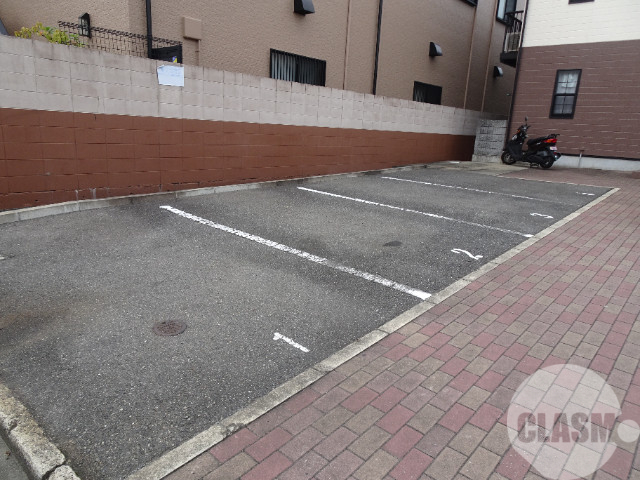 駐車場　敷地内駐車場