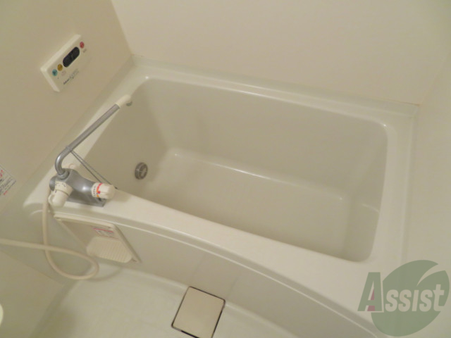 バス・シャワールーム　追い炊き機能が付いておりいつでも温かいお風呂に入れます。