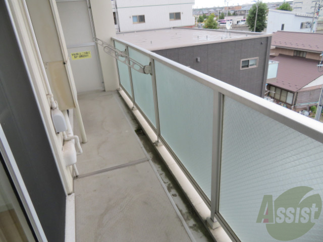 バルコニー　バルコニーは幅があり、広い印象を受けました