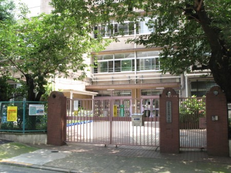 小学校　北区立谷端小学校（小学校）まで671m