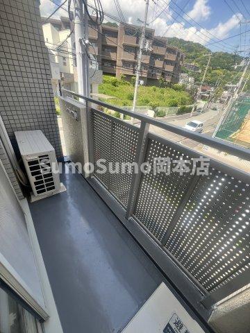 バルコニー　陽当たり良好なバルコニーです