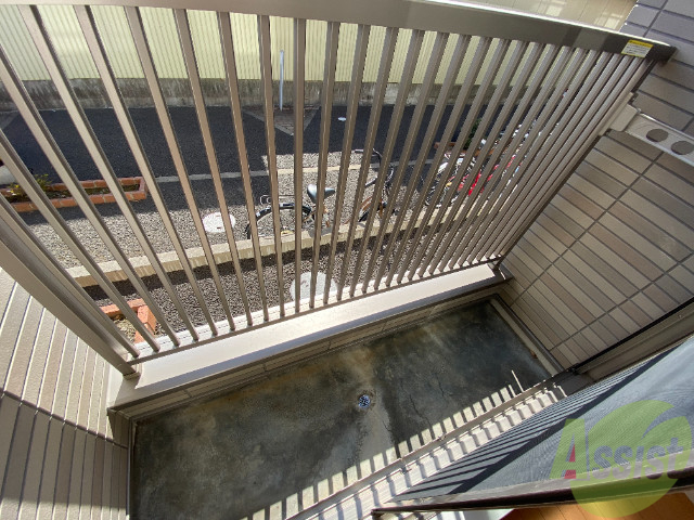 バルコニー　バルコニーは幅もしっかりあって洗濯物がはかどりそうですね。