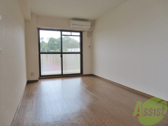 居室・リビング　こちらは東向きの明るいお部屋になりますね