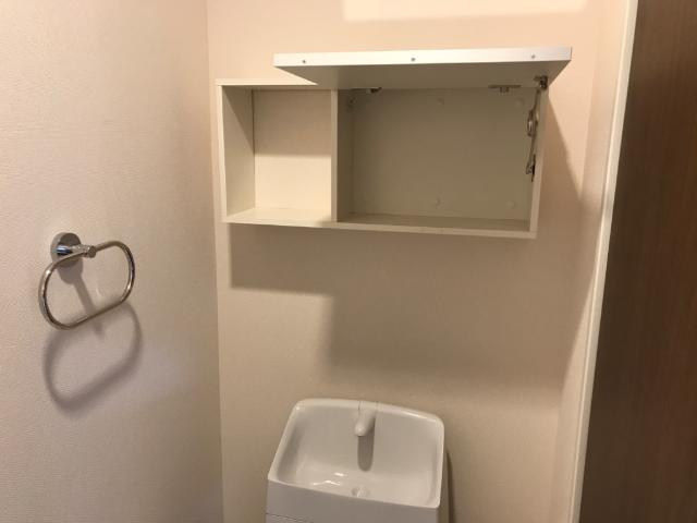 トイレ　収納棚