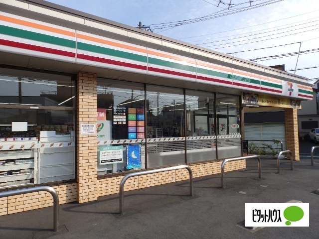 コンビニ　セブンイレブン横浜永田東２丁目店（コンビニ）まで724m