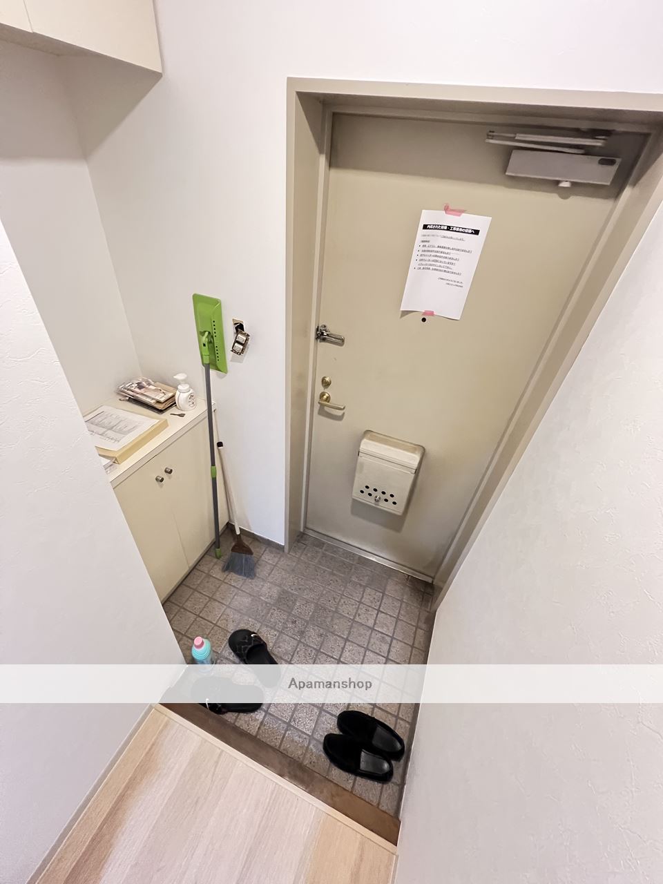 玄関　※同物件、別部屋の写真です。