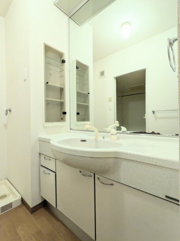 洗面設備　コンパクトで使いやすい洗面所