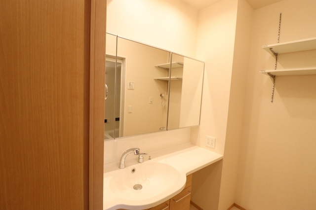 洗面設備　１０７洗面化粧台