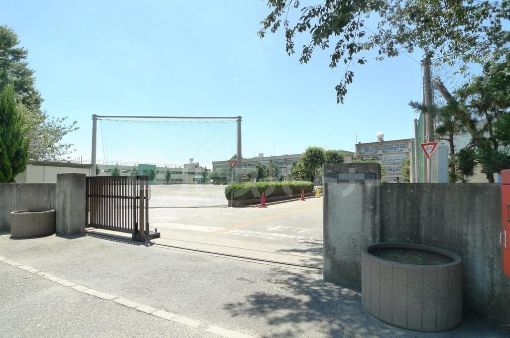 小学校　柏市立西原小学校（小学校）まで610m