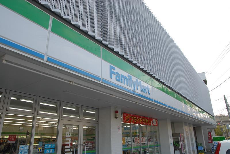 コンビニ　ファミリーマートにしだ三丁目店（コンビニ）まで263m