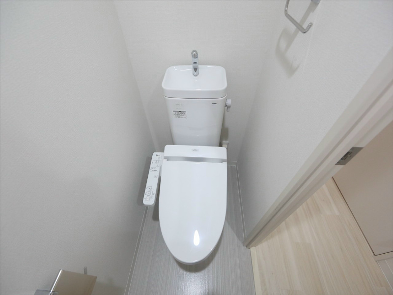 トイレ　温水洗浄暖房便座付トイレ