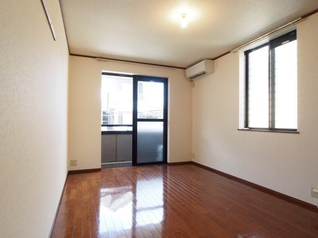 居室・リビング　同物件別部屋参考写真